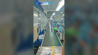 नए प्री-फ़िल्टर के लिए फ़िल्टर हाउसिंग की असेंबली